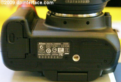 nikon d5000 bottom